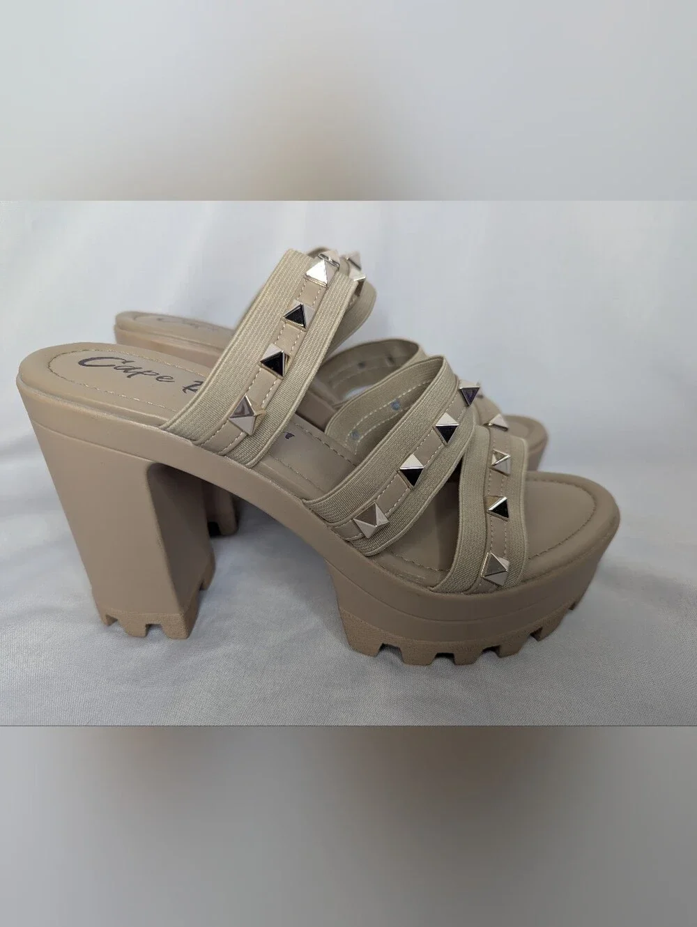 NWOB Cape Robbin Tinley Spikey Platform Chunky Heels Women's Size 10